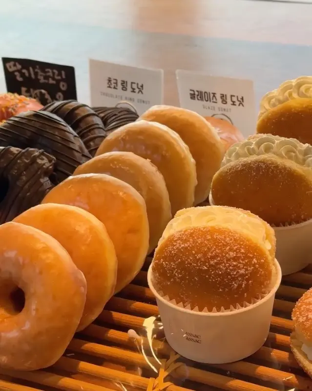 다양한 종류의 도넛