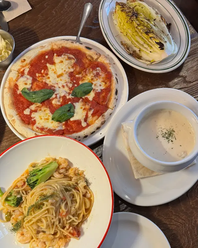 마르게리따 피자와 봉골레 파스타, 클램차우더까지 완벽한 조합