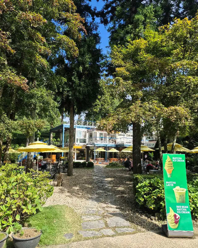 카페 외부 전경