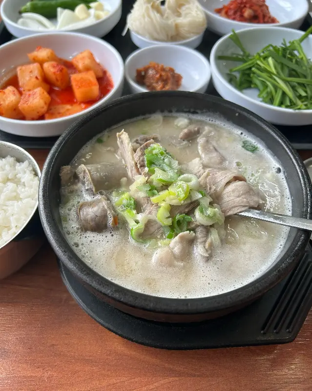 깔끔한 식당 내부