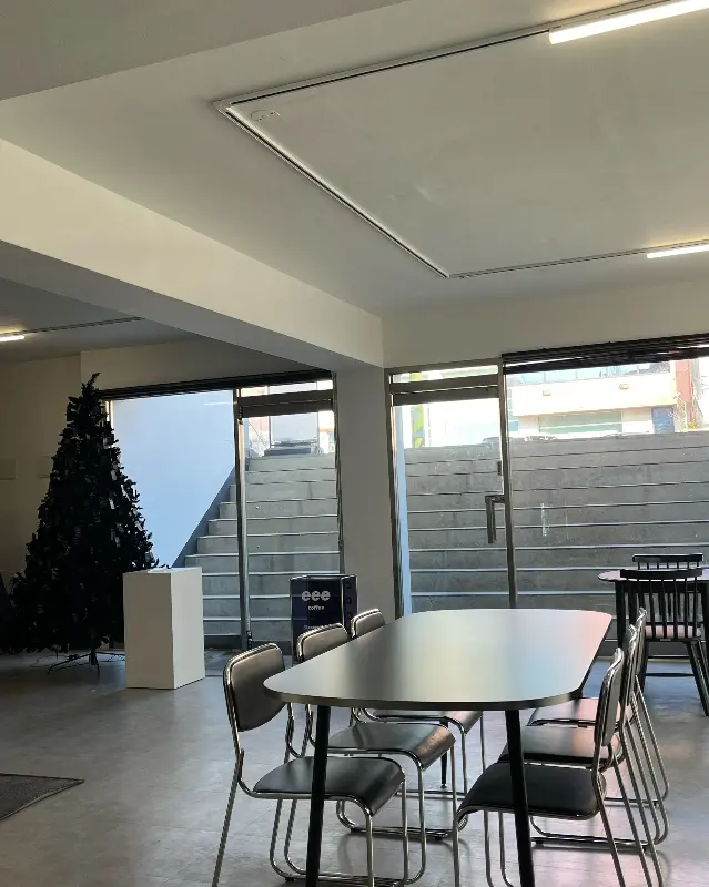 카페 내부 전경