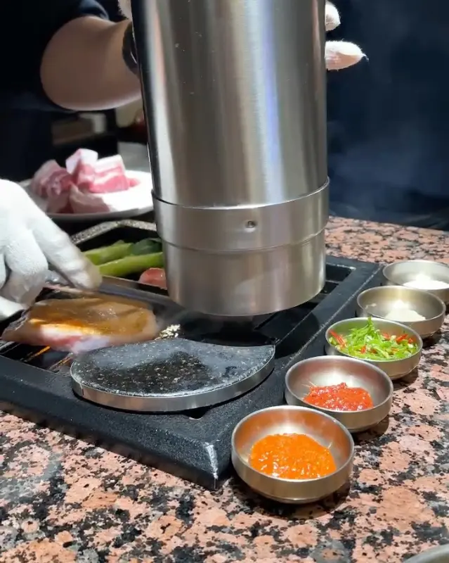 고기를 굽는 모습2