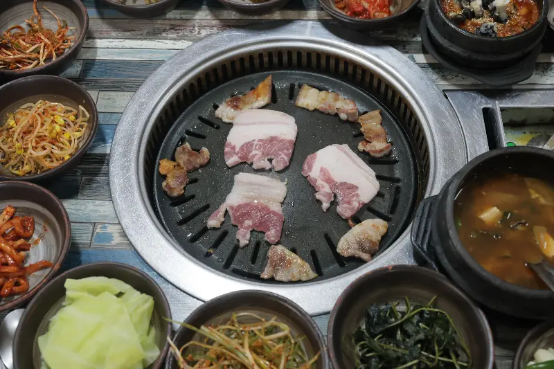 노릇하게 구워진 삼겹살