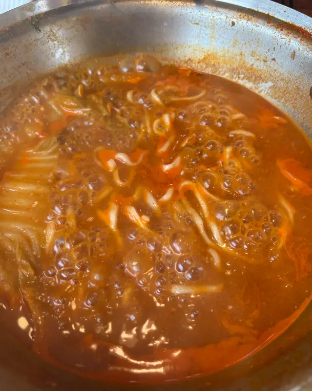 보글보글 끓는 만두전골