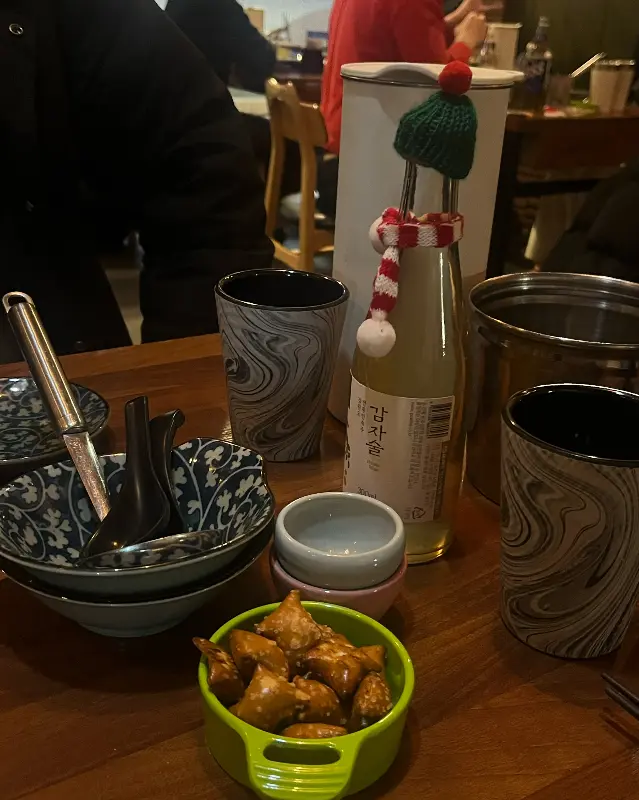 크리스마스 분위기가 물씬 풍기는 내부