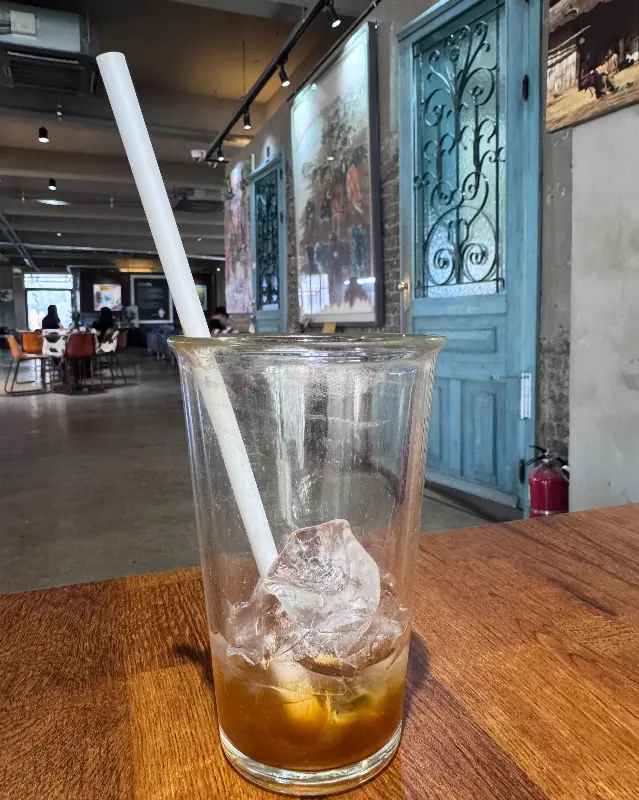 다 마신 커피 잔