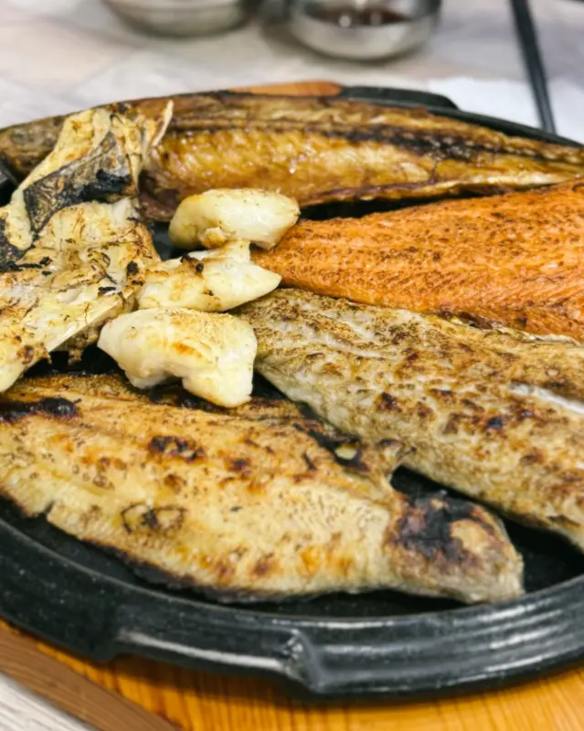 노릇노릇 구워진 생선구이