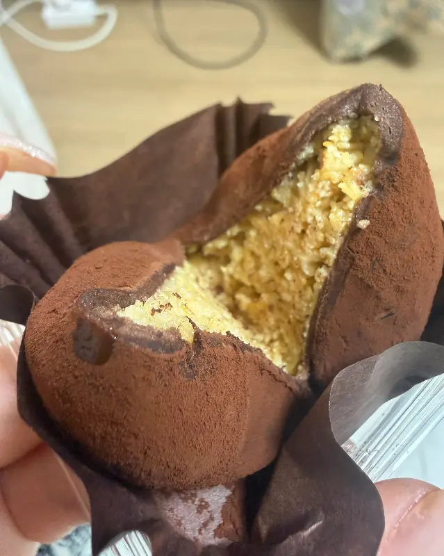 반으로 가른 두쫀쿠 단면