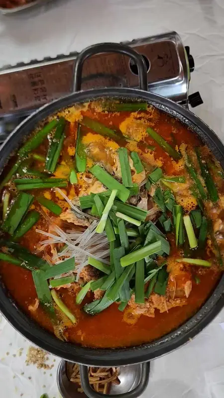 얼큰하고 시원한 국물이 일품인 매운탕