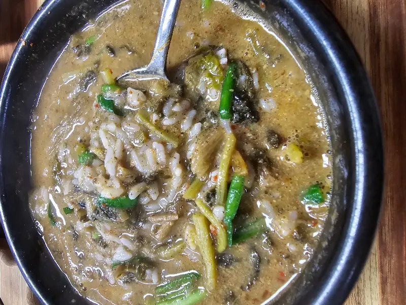 밥을 말아먹는 추어탕