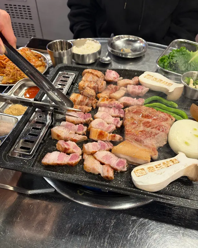 흑돼지 오겹살 구이