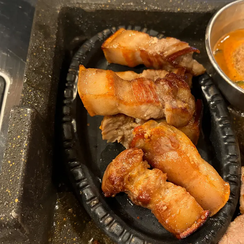 윤기가 흐르는 오겹살