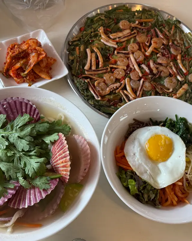 정갈한 비빔밥 한 상