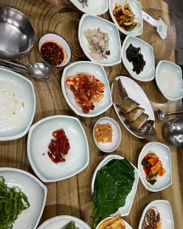 다양한 종류의 밑반찬