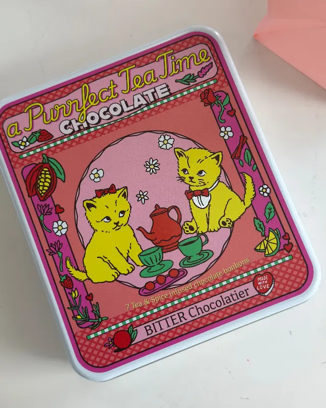 고양이 그림이 그려진 틴케이스