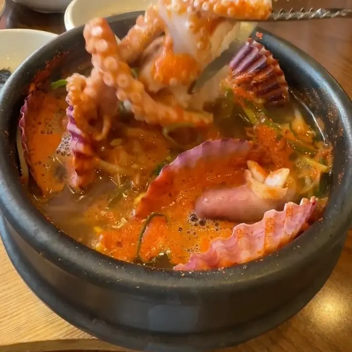 해물뚝배기 해산물