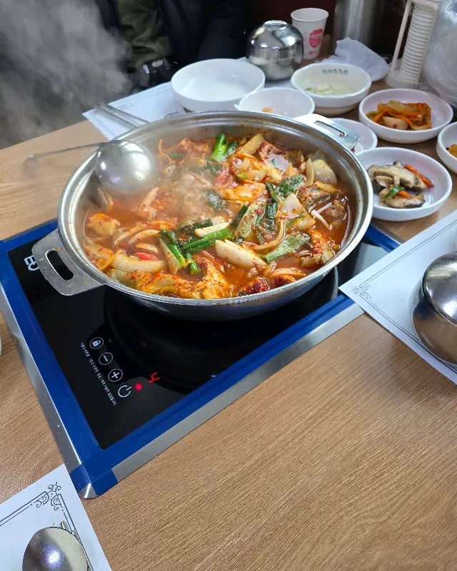 얼큰한 국물이 매력적인 메기조림