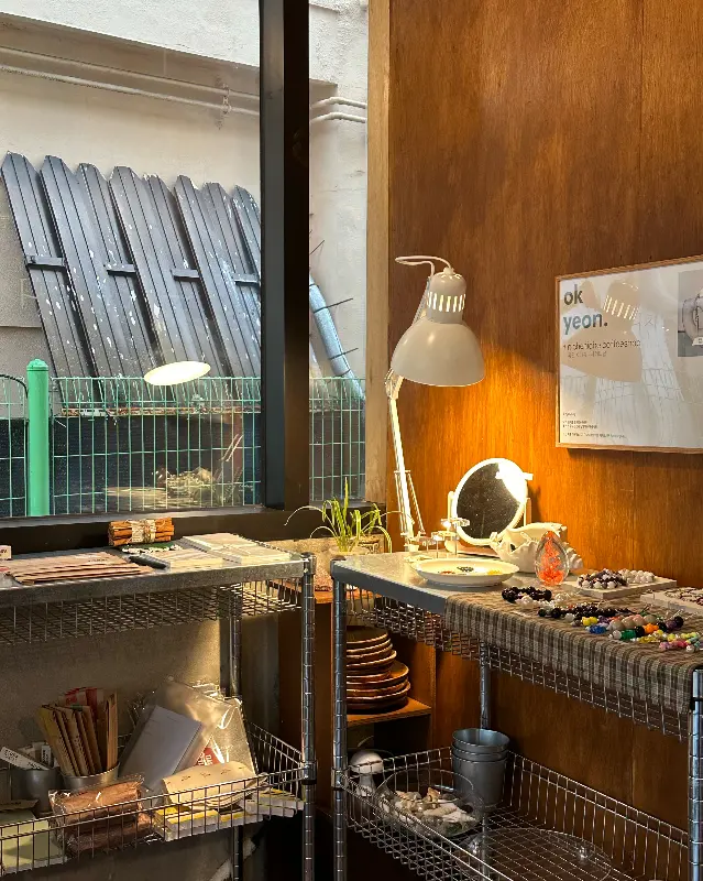 니치니치 카페 악세사리 판매대