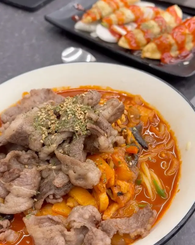 푸짐한 해산물과 야채가 들어간 간짬뽕