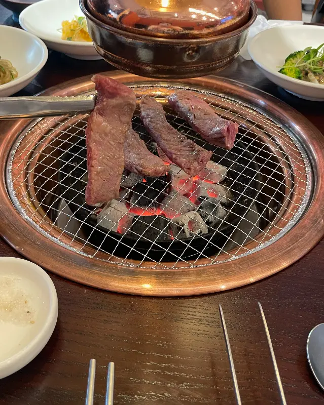 숯불에 구워지는 소갈비
