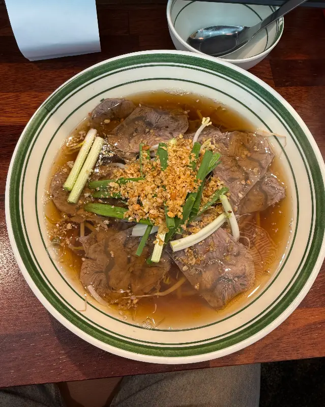 푸짐한 소고기 쌀국수