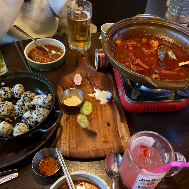 맛있는 안주와 시원한 술, 완벽한 조합!