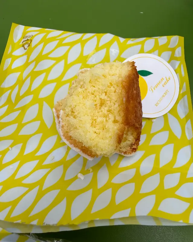 포장된 레몬 케이크