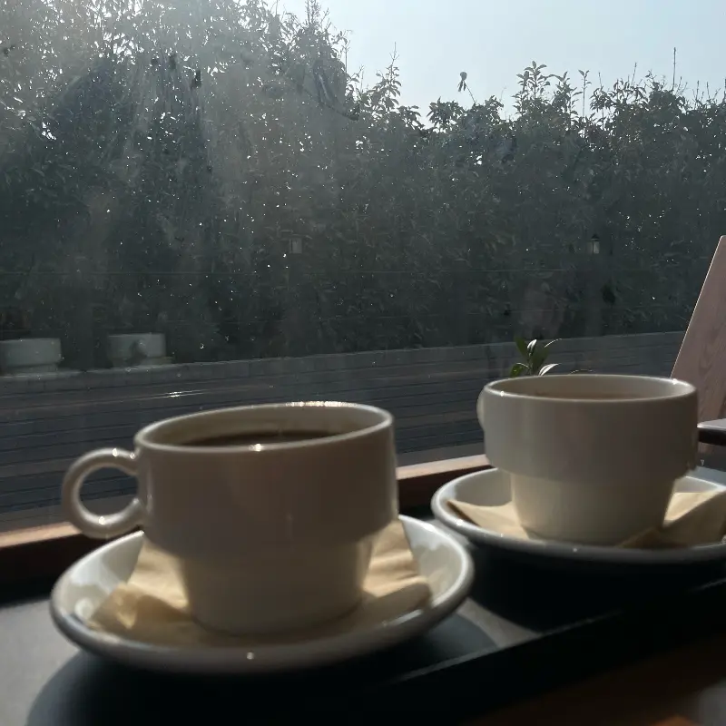 따뜻한 커피 한 잔과 함께하는 여유