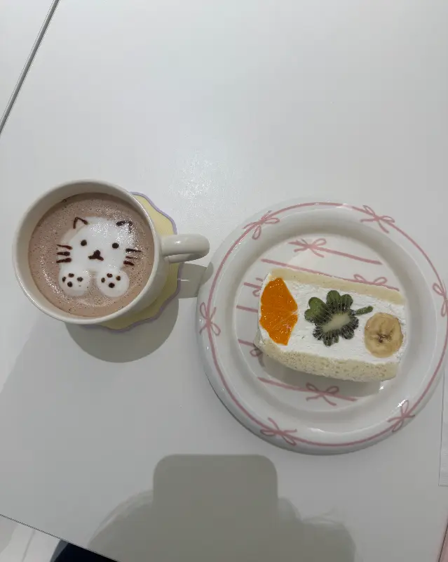 귀여운 고양이 라떼 아트