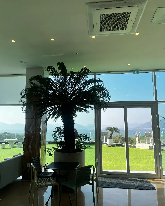 창밖으로 보이는 바다