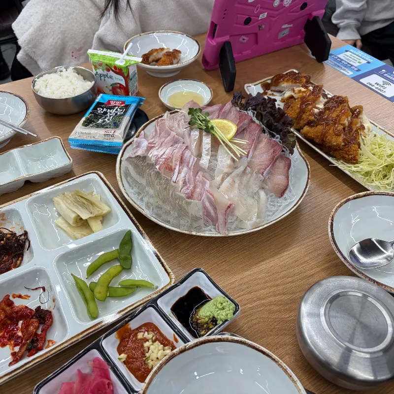 푸짐하게 차려진 한 상 차림