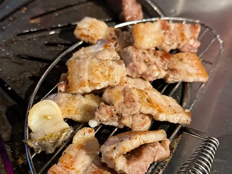 구워진 돼지고기와 전복