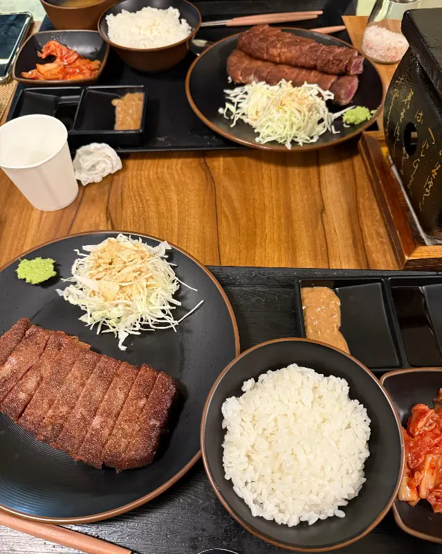 규카츠정 압구정로데오점 테이블 세팅