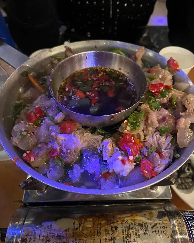 얼큰하고 시원한 국물이 일품인 스지전골