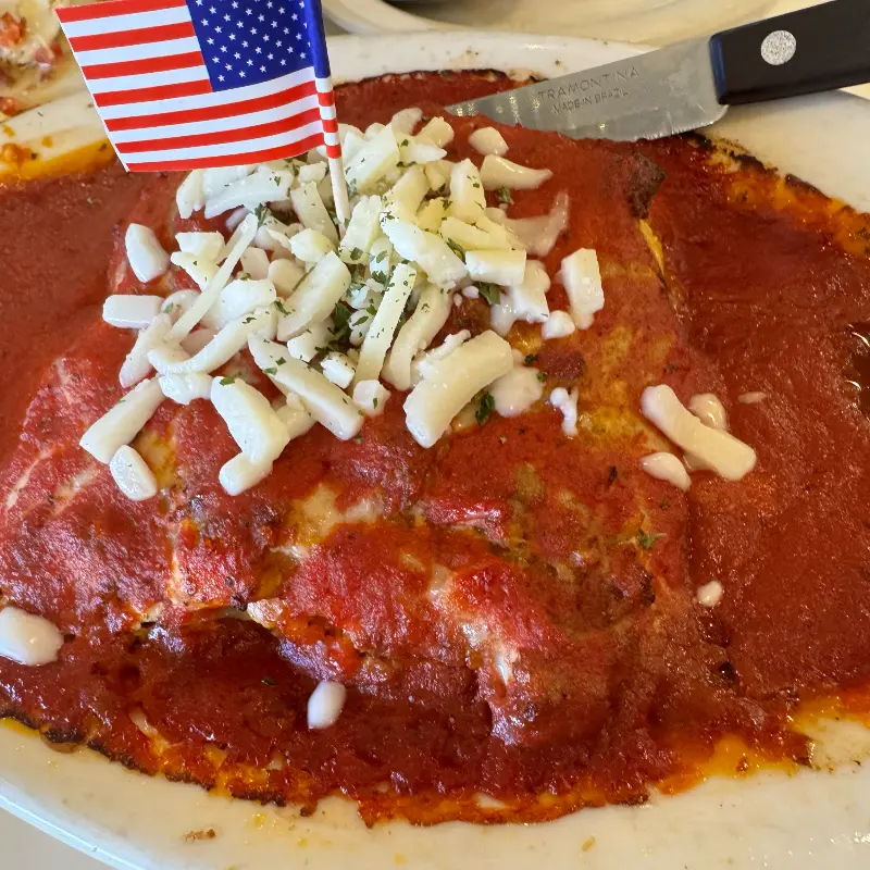 미국 국기가 꽂힌 라자냐