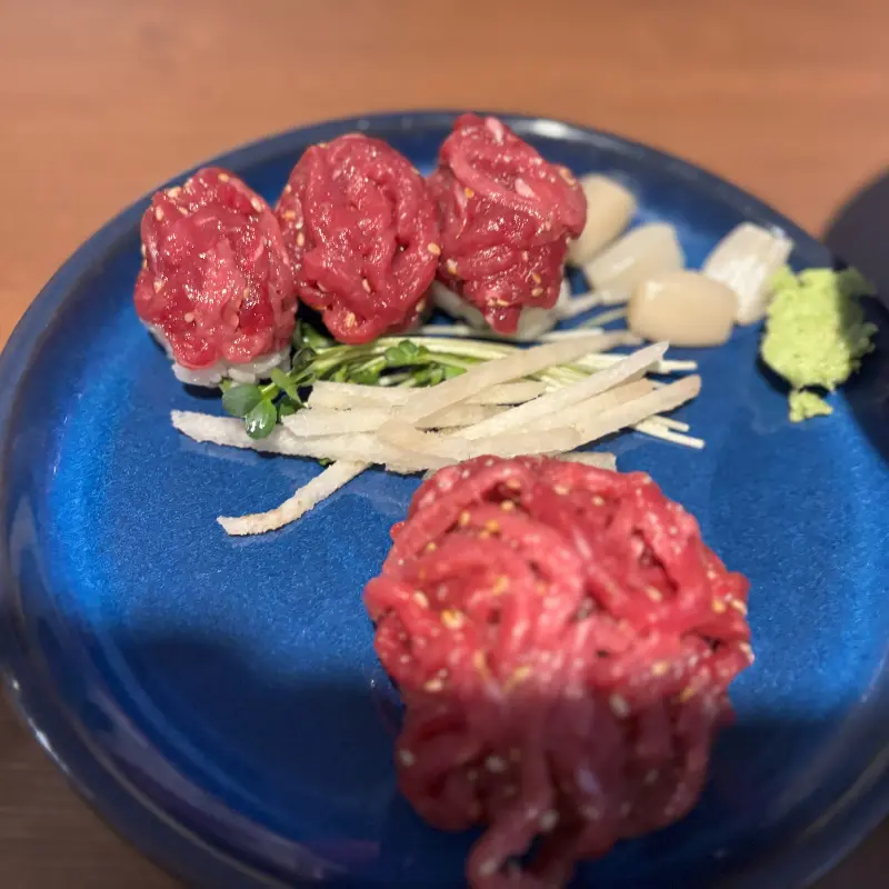 신선한 육회의 클로즈업 샷
