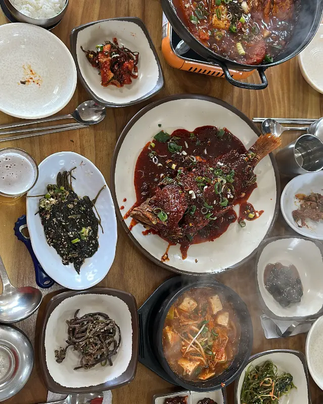 푸짐하게 차려진 한 상 차림