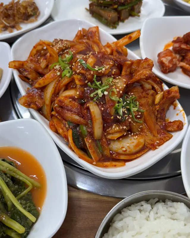 침샘 자극하는 제육볶음 비주얼