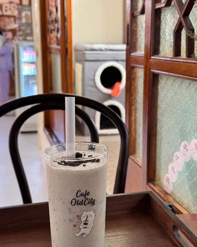 올드시티의 시그니처 밀크쉐이크 라떼