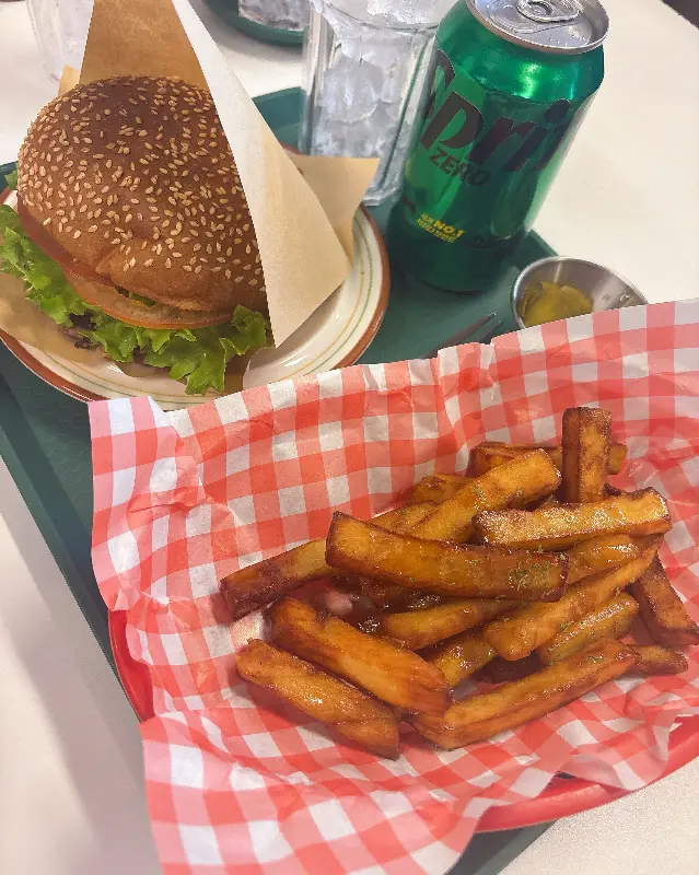 제이미버거하우스 햄버거와 음료