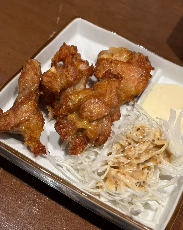 닭고기 토핑이 올려진 라멘