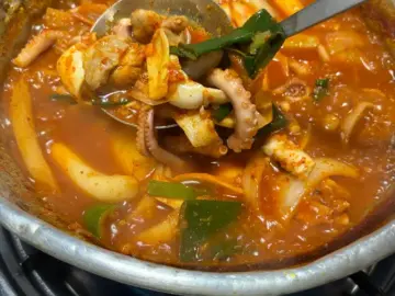 마늘 폭탄에 정신 놓을 뻔! 창원 산호동 닭도리탕 맛집 “당감댁”에서 펼쳐진 미각 실험