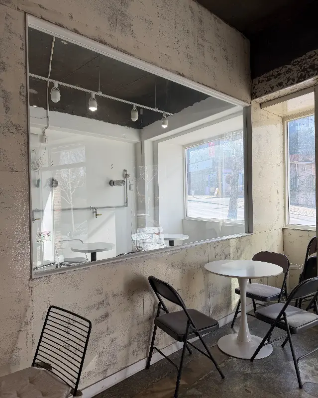 카페 내부 테이블