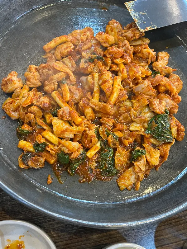 맛있게 익어가는 닭갈비