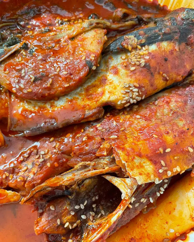 매콤한 양념이 코다리에 잘 배어 있다