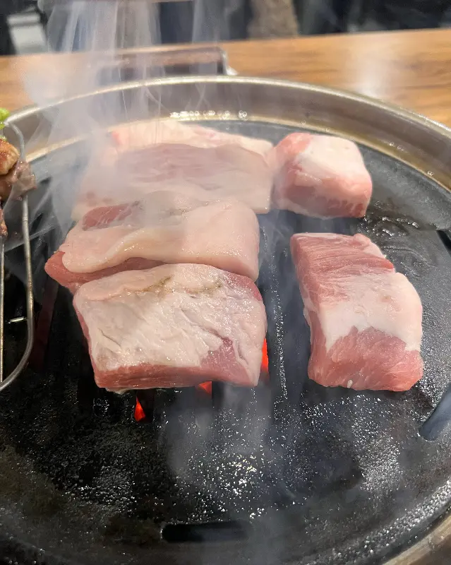 고기 굽는 모습