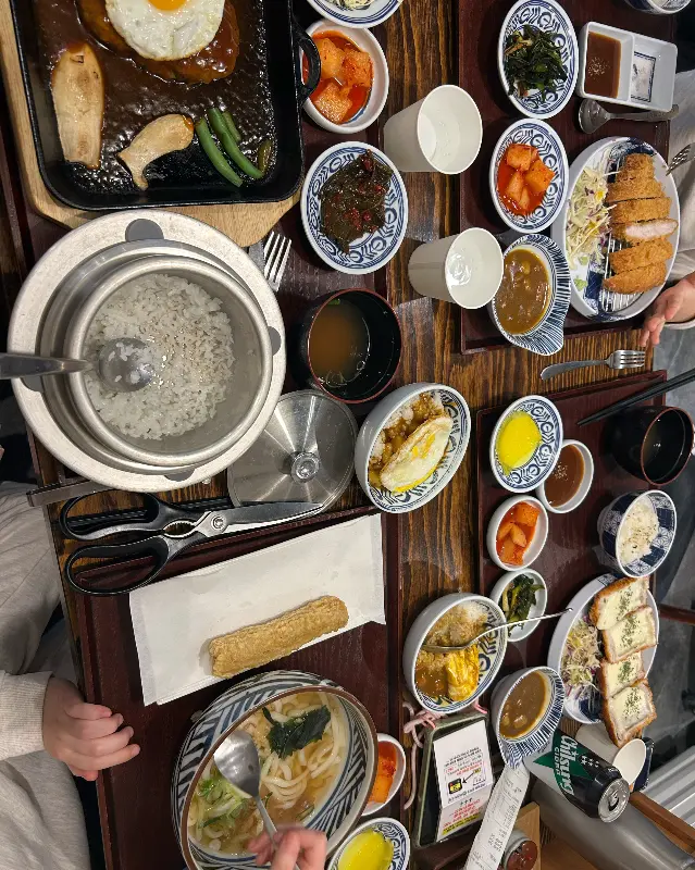 함박스테이크 정식 항공샷