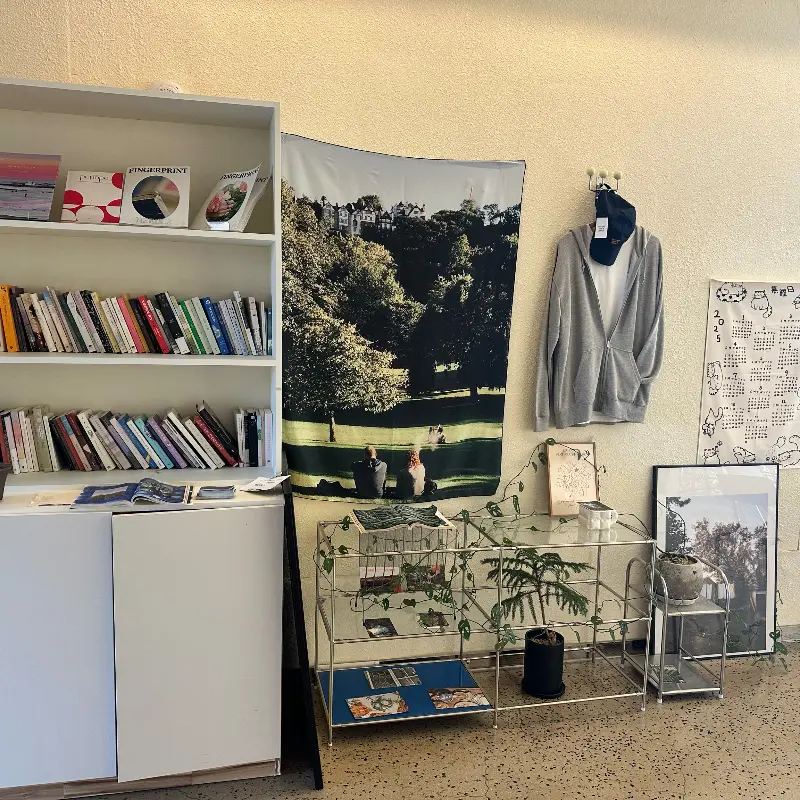 카페 내부 전시 공간