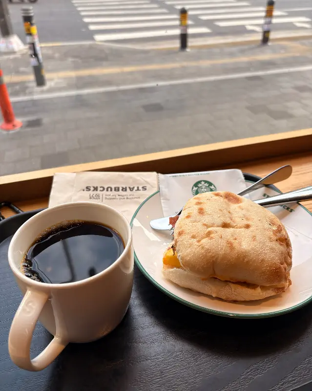 샌드위치와 커피