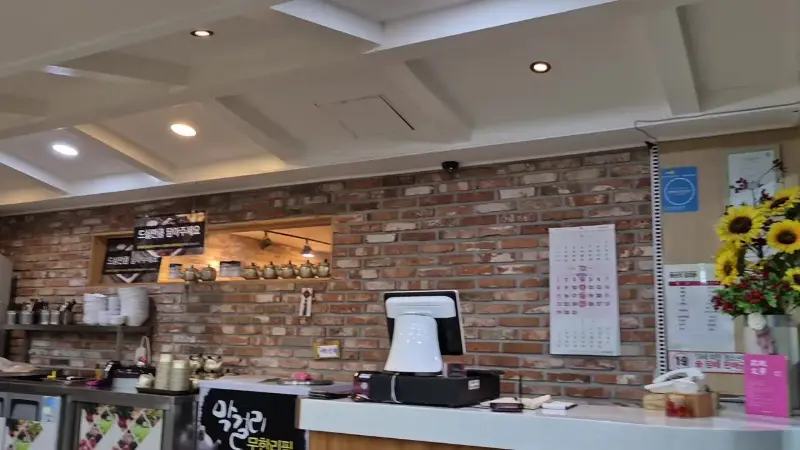 매장 내부 인테리어